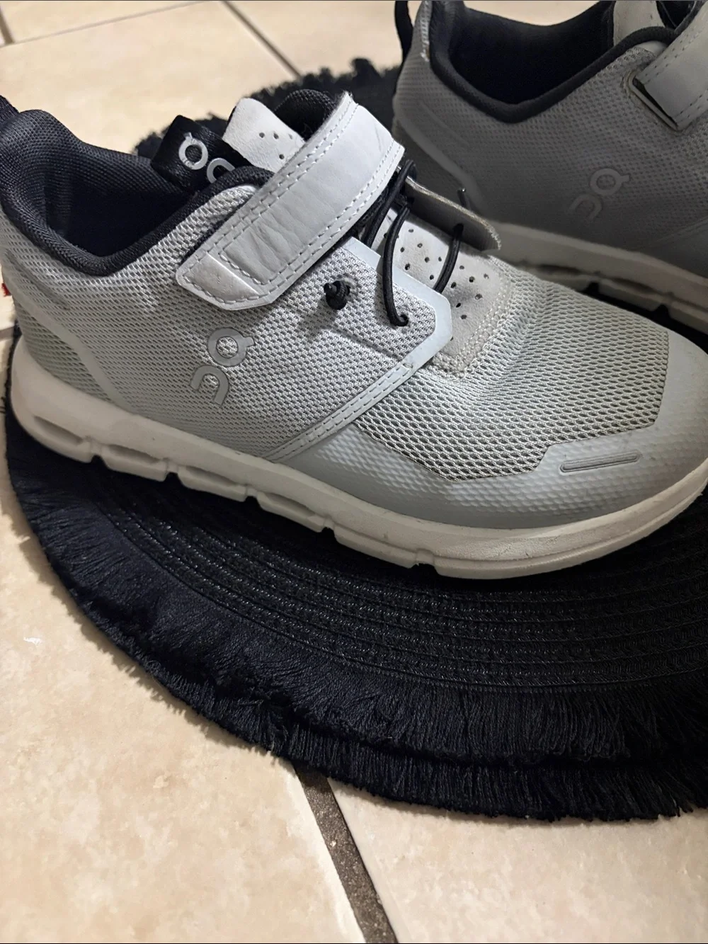 On Running Kids Gray Mesh Hook-and-Loop Sneaker